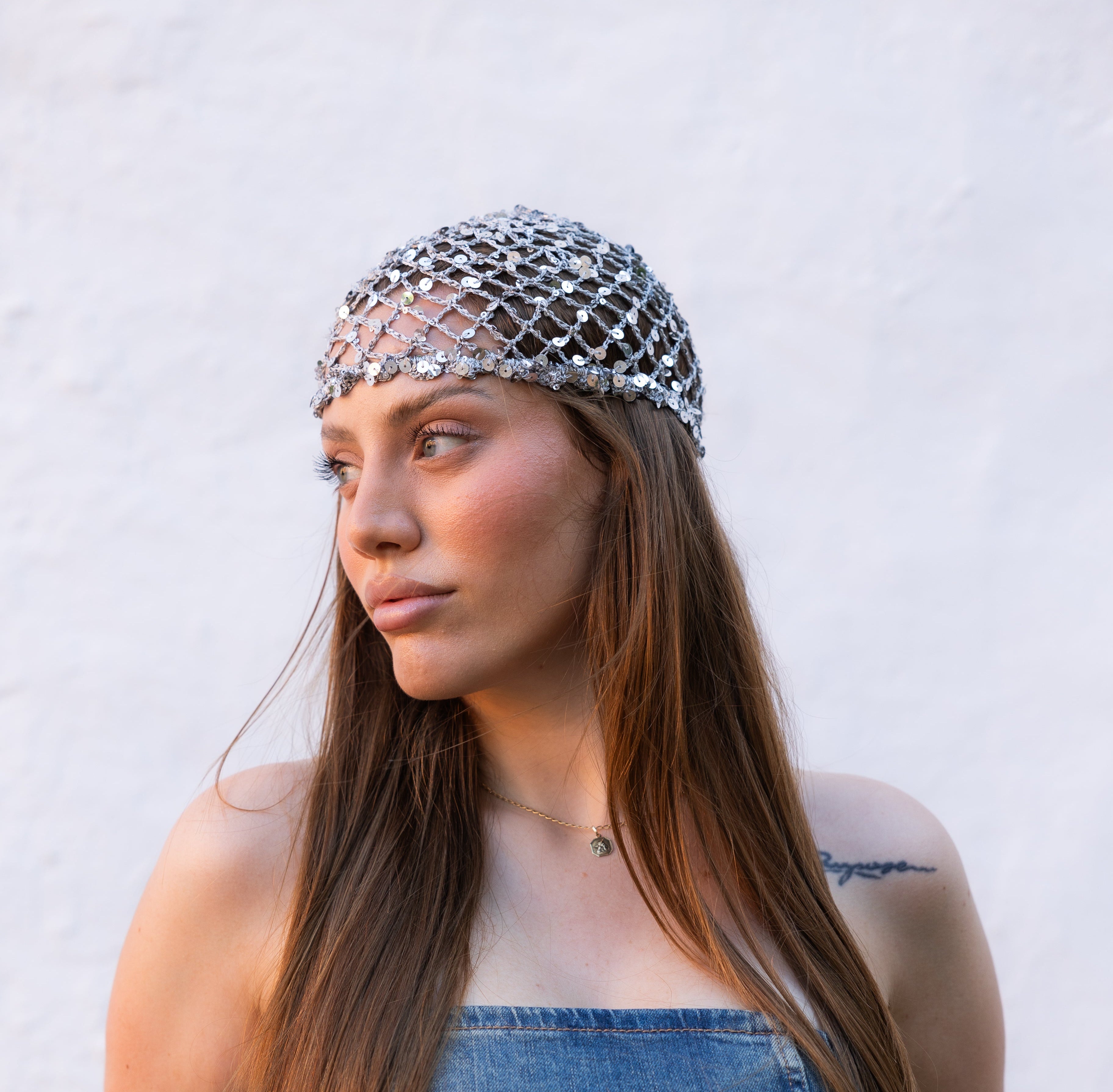 BRISA. Casquete crochet con lentejuelas plata