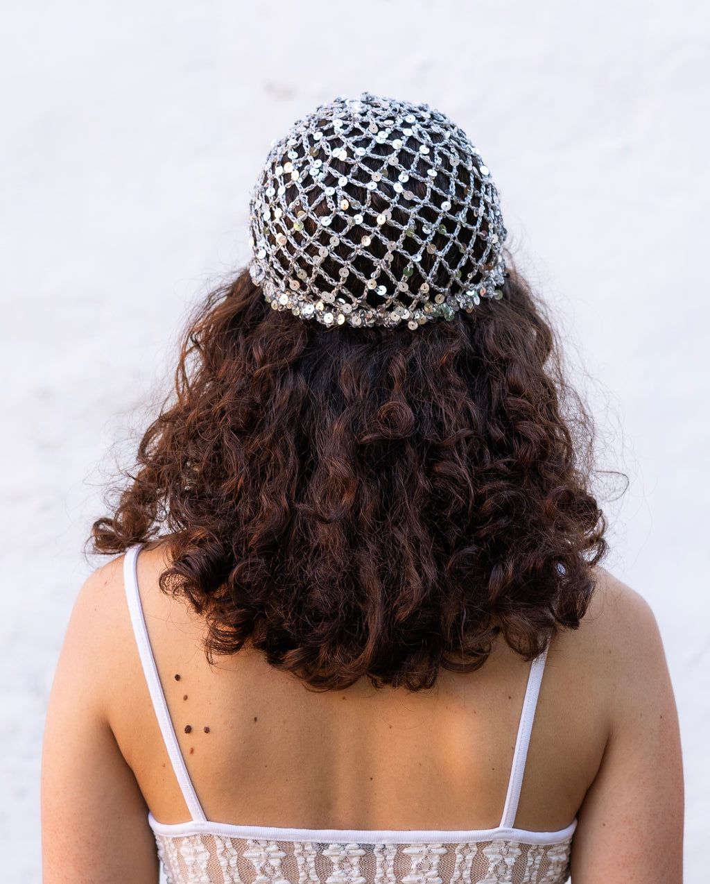 BRISA. Casquete crochet con lentejuelas plata