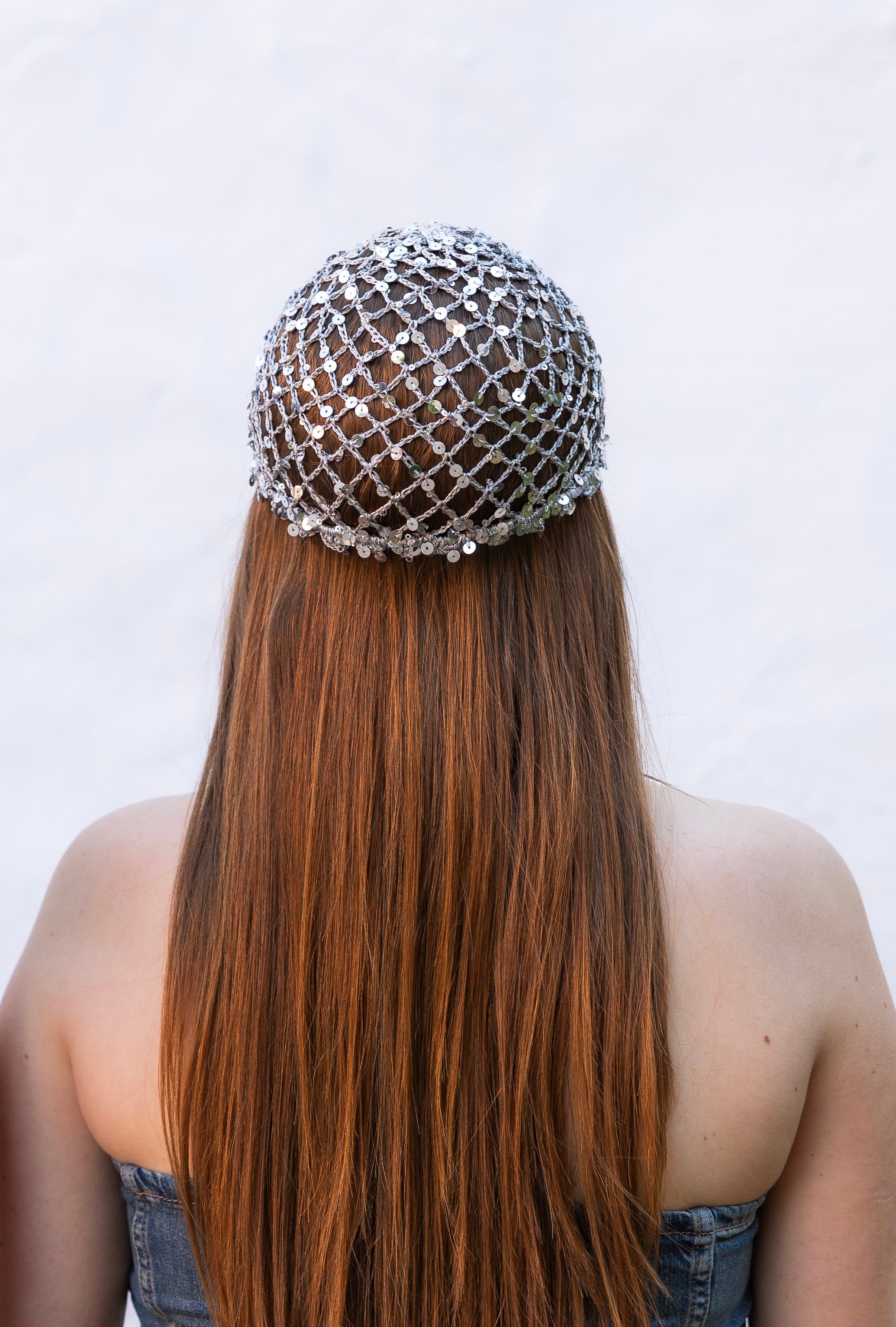 BRISA. Casquete crochet con lentejuelas plata